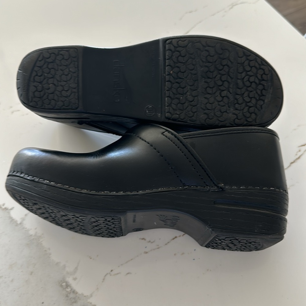 Women’s Dansko Black Shoes - Picture 6 of 6